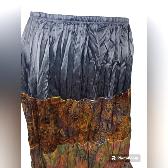 UNYX Floral Print Beautiful Colors/ Contrast 1 Velvet & 2 100% Polyester Skirt S - Picture 7 of 15
